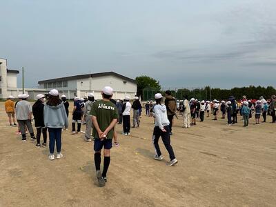 運動会の全校練習をしています。